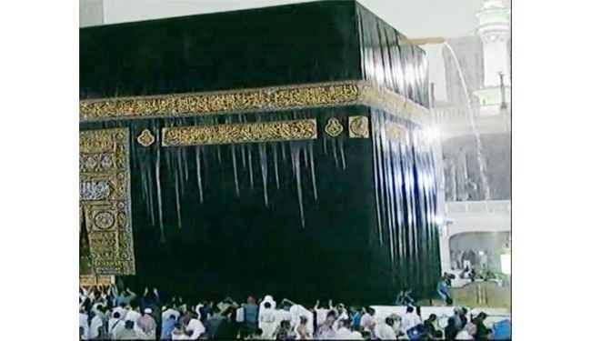 شستشوی طبیعی کعبه + تصاویر