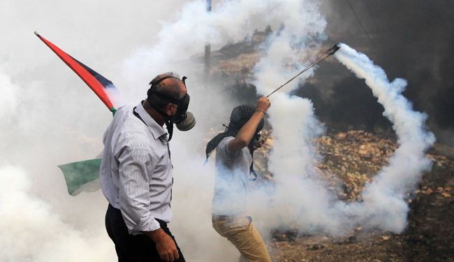 المستوطنون يقتحمون المسجد الأقصى والمواجهات تعم فلسطين