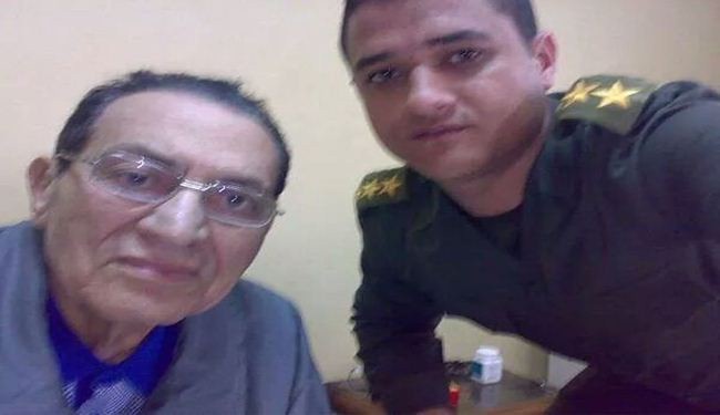 انتشار صور سيلفي لحسني مبارك بعد 