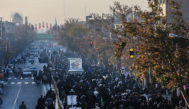 ملايين الإيرانيين يحيون الأربعين بمسیرات وتجمعات حاشدة
