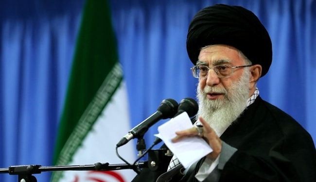 آية الله خامنئي يشيد بالمشاركين في مناورات الجيش