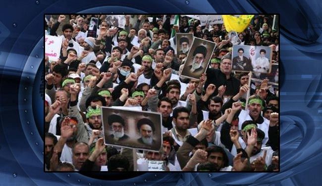 اهالي طهران يستنكرون الاساءة للرسول (ص)