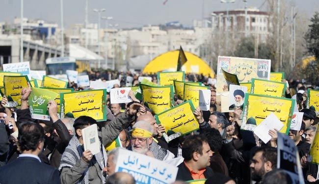 بالصور.. الايرانيون ينددون بالرسوم المسيئة للرسول (ص)