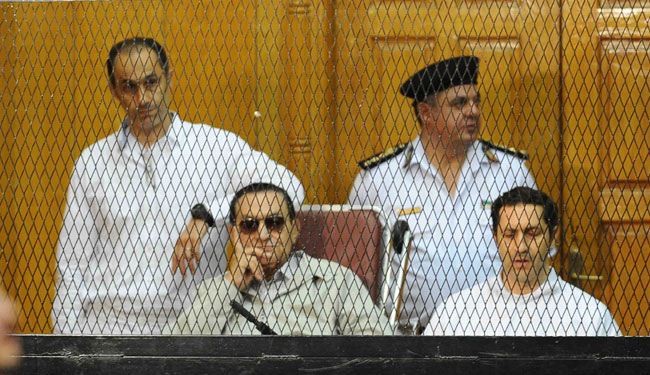 بذكرى الثورة.. اولاد مبارك احرار واصدقاؤه في الحكم!؟