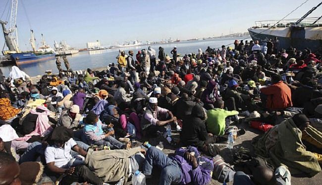 إنقاذ اكثر من الفي مهاجر قبالة السواحل الايطالية
