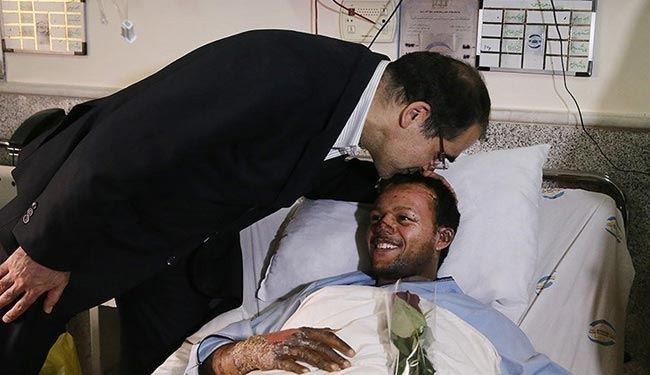 بالصور؛ وزير الصحة الايراني يتفقد الجرحى اليمنيين في طهران