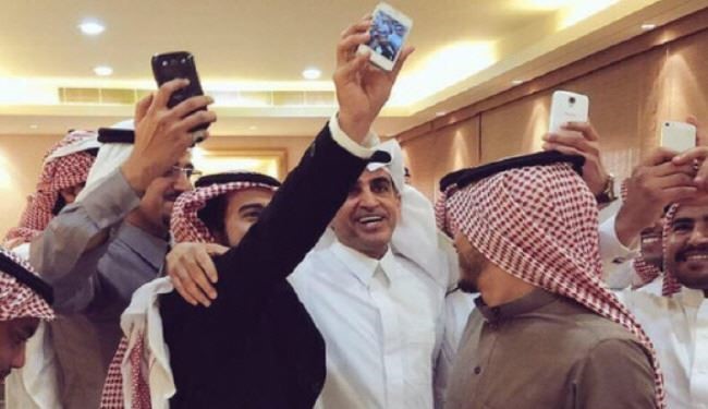 وزیر آموزش و پرورش عربستان آواز می‌خواند