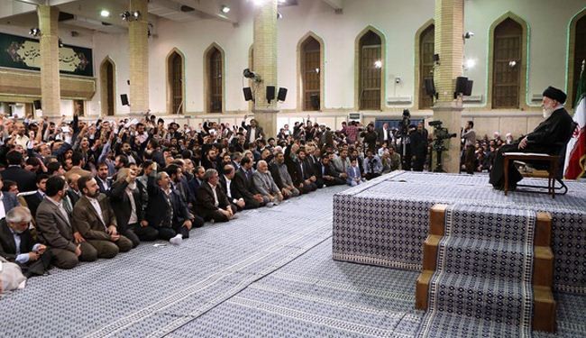 قائد الثورة: يجب الغاء الحظر عند التوقيع على الاتفاق النووي