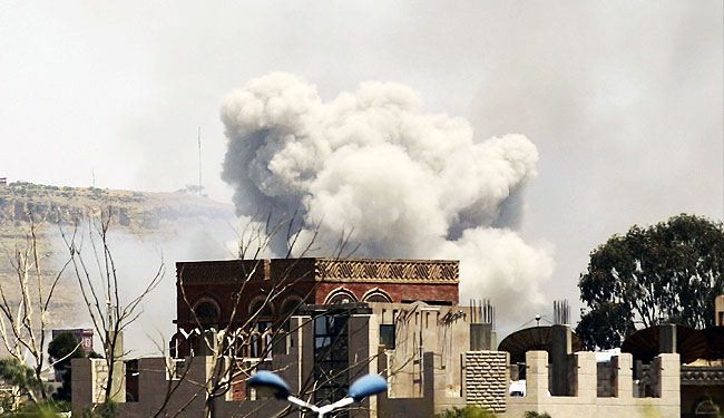 السعودية تقصف اليمنيين بقنابل غازية سامة تحدث اختناقات