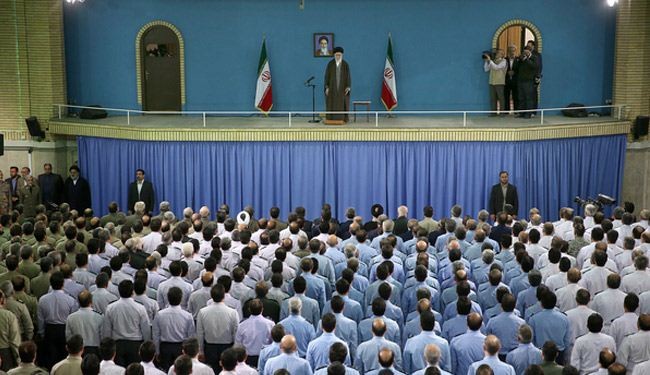 آية الله خامنئي: يهددون ايران ولا يريدون امتلاكها اسلحة دفاعية