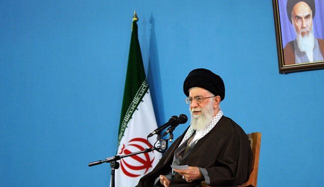 آية الله خامنئي: حل المشاكل الاقتصادية ليس في لوزان أو جنيف