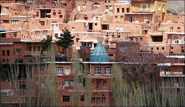 صور.. نصف مليون سائح زاروا قرية ابيانة التاريخية باصفهان