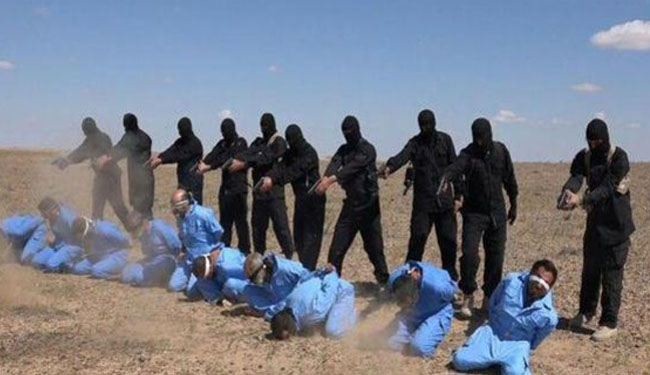 بالصور.. داعش يستبدل ملابس الإعدام من البرتقالي للأزرق