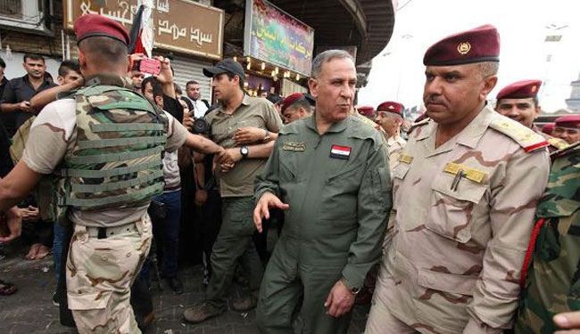 بالصور؛ وزير الدفاع بين زوّار الإمام الكاظم (ع) بعد أحداث الأعظمية