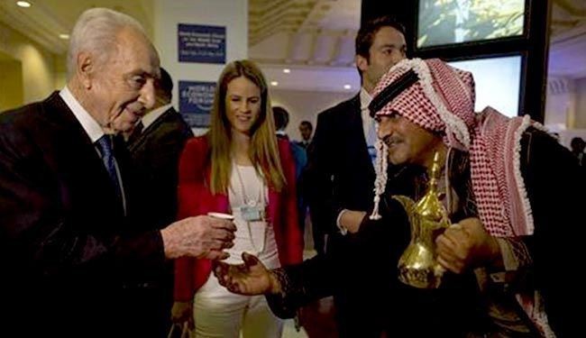 صورة ''بيريز يحتسي القهوة الأردنية'' تلهب مواقع التواصل