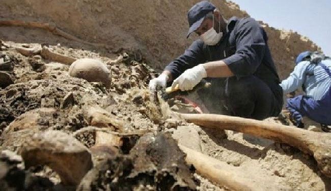 انتشال 470 جثة من مقابر 