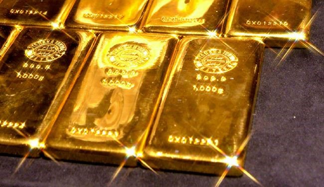 قاچاقچی هندی سه کیلو طلا به خود آویخته بود