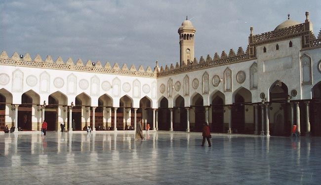 الأزهر بين تطرفين