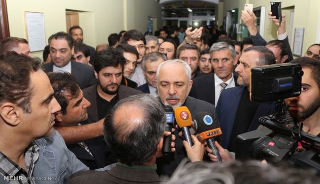 ظريف يخير المفاوضين بين السعي لاتفاق أو ممارسة الضغوط