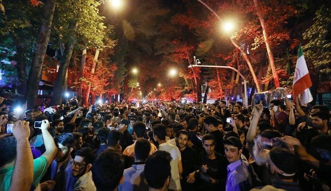 شاهد بالصور؛ الشارع الايراني يعبر عن ابتهاجه بنتائج النووي