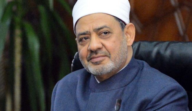 حملات إعلامية تطالب السيسي بإقالة شيخ الأزهر