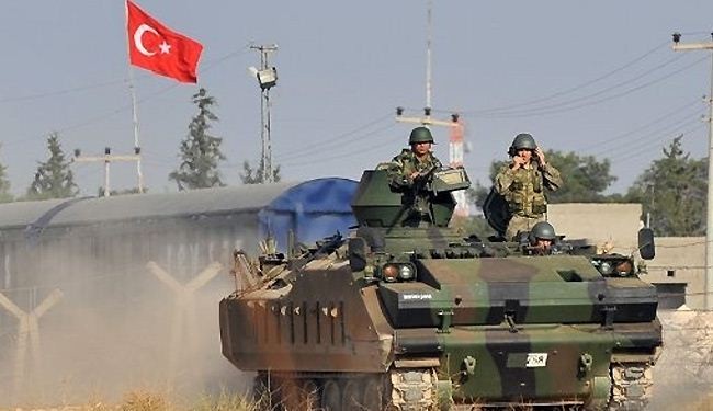 تركيا تواصل حشد تعزيزات عسكرية على حدودها مع سوريا