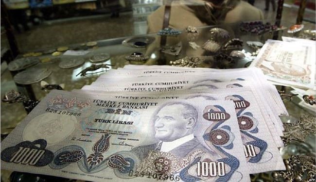 انخفاض الليرة التركية بسبب التوتر على الحدود