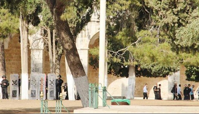 رئيس جهاز الشاباك الإسرائيلي يقتحم المسجد الأقصى