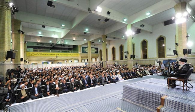 آية الله خامنئي: سنتصدى بقوة لأي تغلغل أميركي+صور