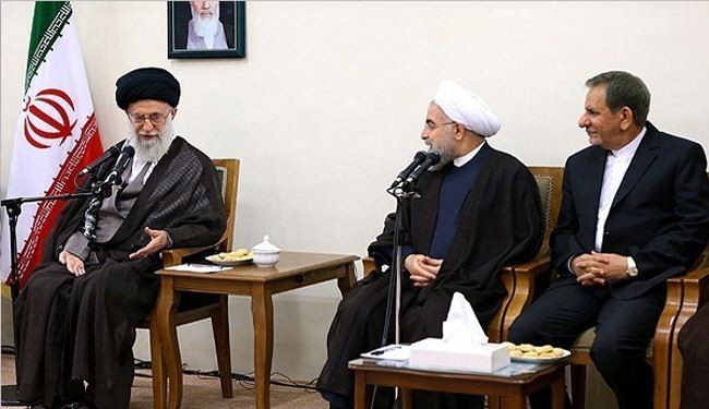 بالصور.. اية الله خامنئي يستقبل روحاني وأعضاء حكومته