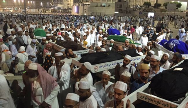 بالصور: الشروع بدفن ضحايا حادث سقوط 