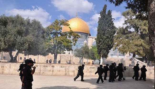 عشرات المستوطنين يقتحمون المسجد الأقصى