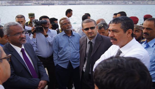 بحاح يزور عدن في مهمة إلتقاط صور!