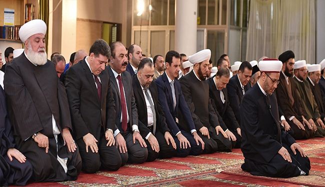 الرئيس الأسد يؤدي صلاة العيد بجامع العادل بدمشق