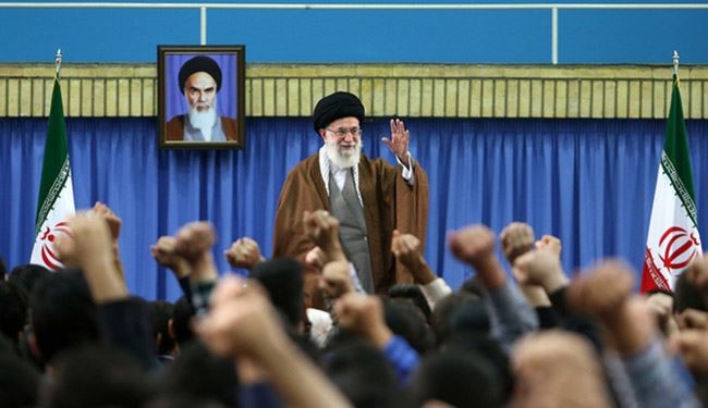 آية الله خامنئي: المراکز العلمیة تشهد لصالح الجمهوریة الاسلامیة