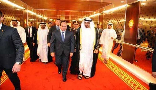 السيسي يصل الامارات في زيارة مفاجئة ويلتقى محمد بن زايد