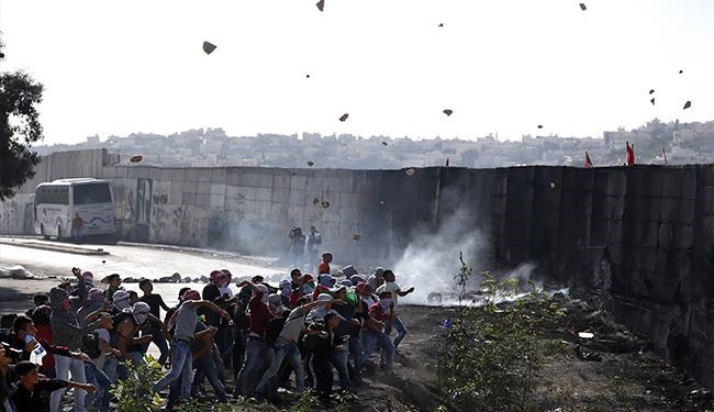 اشتباكات بين الفلسطينيين والاحتلال بمدن وقرى الضفة الغربية