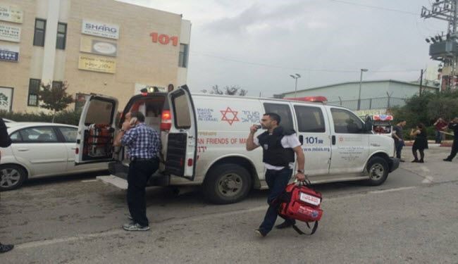 إصابة مستوطن بجراح خطيرة بعملية طعن برام الله