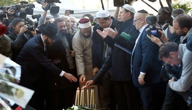 دعوة هولاند للوحدة الوطنية تصطدم بانتقاد المعارضة.. لماذا؟