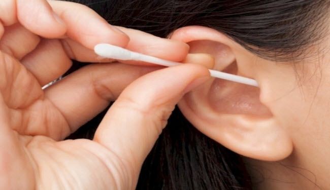ماذا يمكن ان تفعل اعواد القطن في الاذنين؟