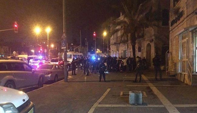 إصابة مستوطن في عملية طعن قرب باب العامود واستشهاد المنفذ