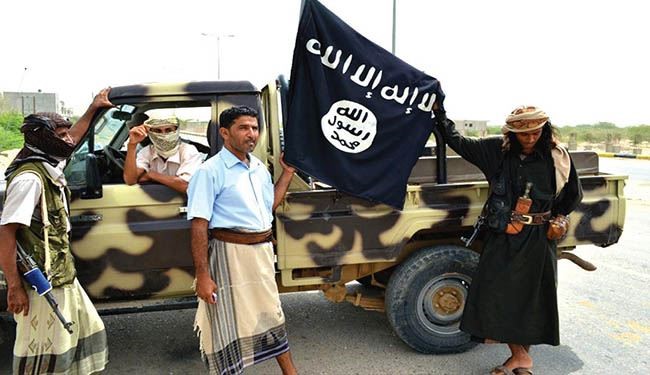 القاعدة تهاجم مصرفا بعدن وأنباء عن نهب أموال طائلة