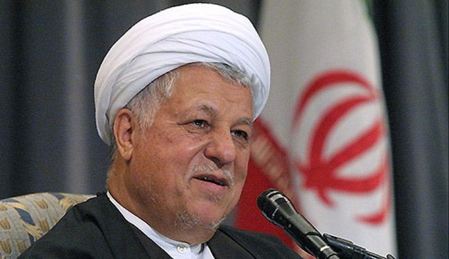 رفسنجاني: دول الشرق والغرب تتنافس للتعاون مع ايران