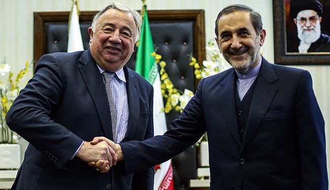 ولايتي يدعو جميع الدول إلى بذل مساعيها لمكافحة الإرهاب