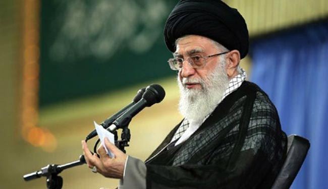 قائد الثورة: الاهتمام بالشعر لا يتعارض مع توجهات الحوزات العلمية