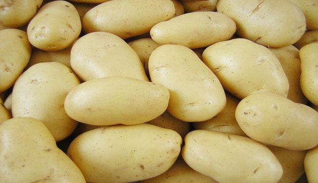 قشرة البطاطا.. صحية أم سامة؟