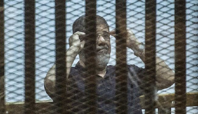 مصر.. تأجيل محاكمة مرسي و10 متهمين بـ