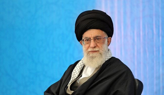آية الله خامنئي: العزيمة والمثابرة السبيل لافشال مؤامرات الاعداء