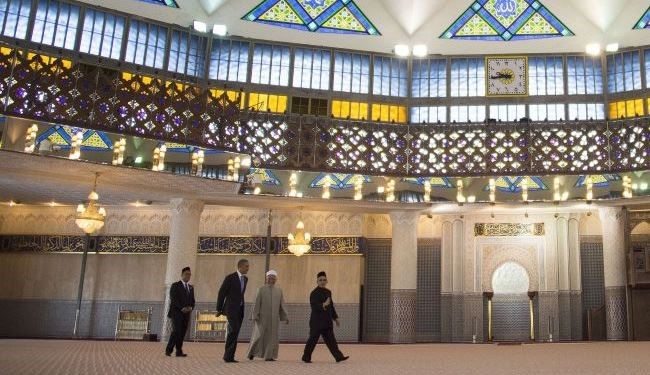 أوباما يزور مسجدا اميركيا للمرة الاولى.. ردا على ترامب