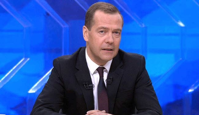 مدفيديف يصف سياسة ميركل في مجال الهجرة بانها 